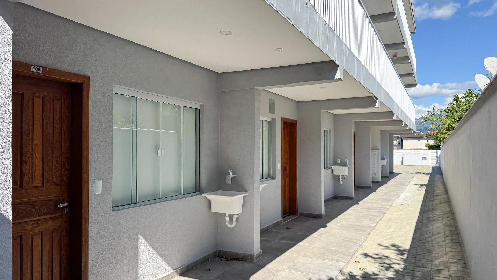 Prédio Novo com 18 Kitinetes e 10 Vagas de Estacionamento, Palhoça SC - Foto 6
