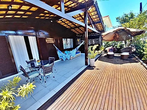 Casa de Esquina, 3 Dormitórios, sendo 1 Suíte, 4 Vagas de Garagens, Próximo ao Mar, Praia de Fora, Palhoça/SC
