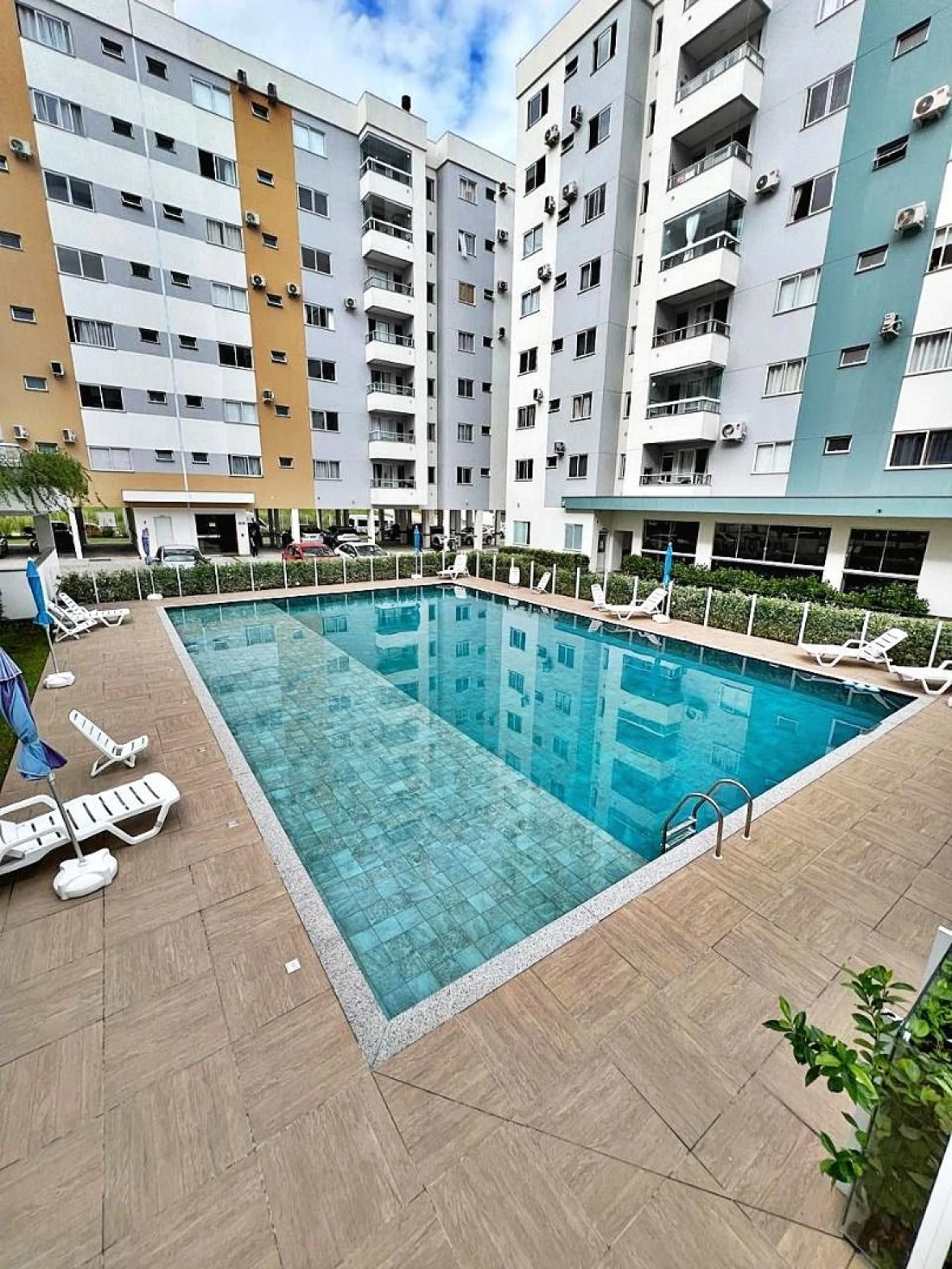 Apartamento Andar Alto, 02 Dorms em Condominio Completo - Areias, São José SC