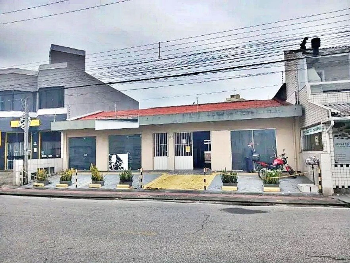 Prédio em Praia Comprida, São José