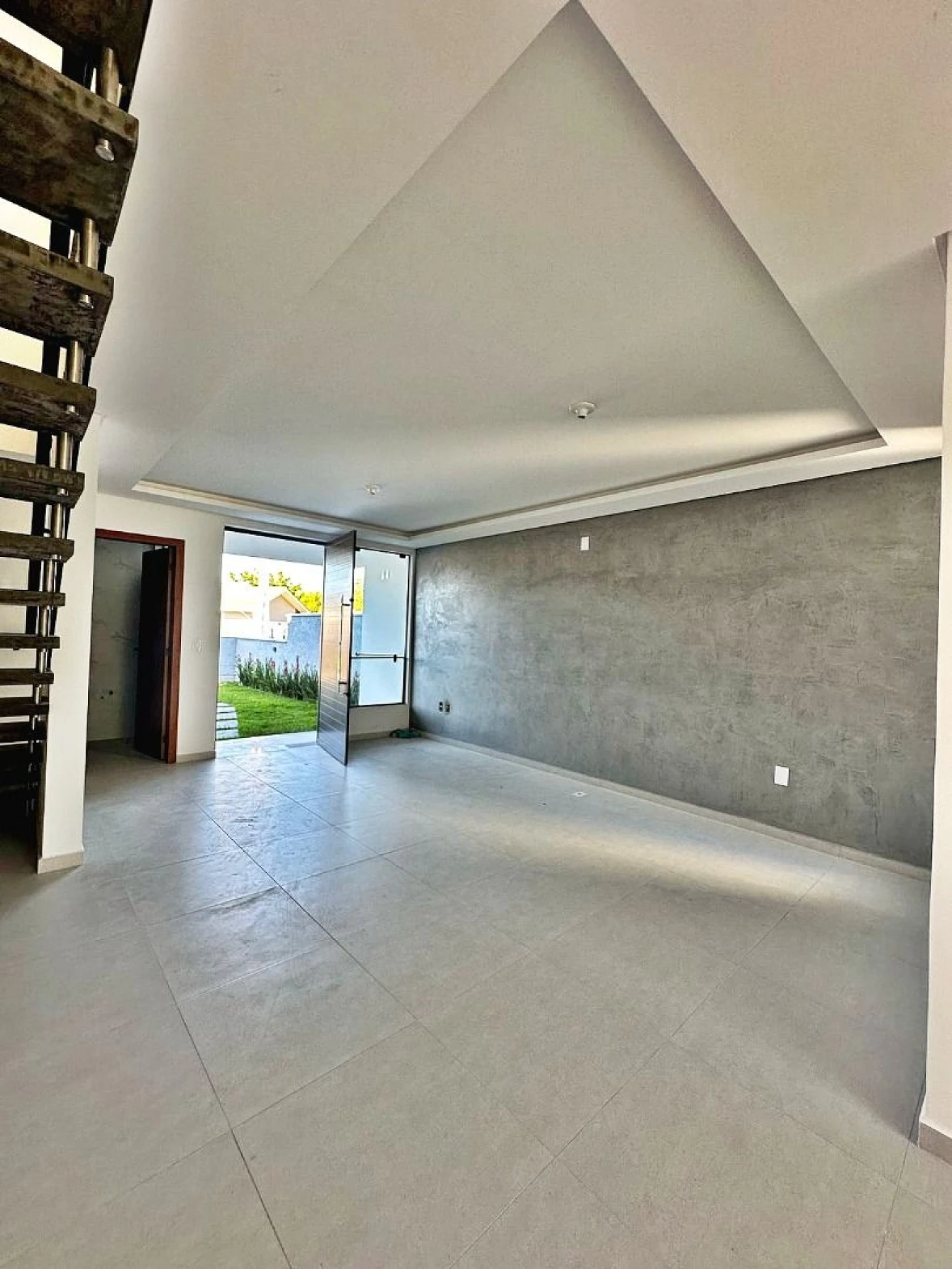 Sobrado geminado em Forquilhas, São José