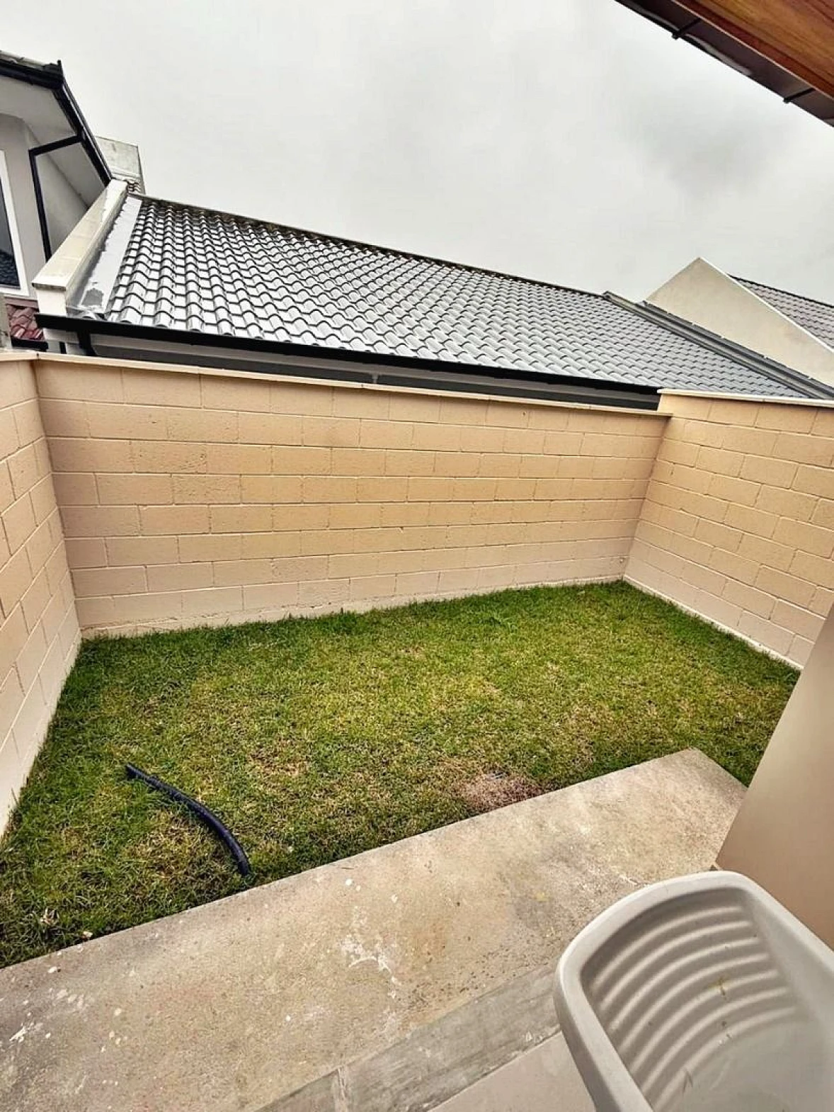 Sobrado geminado em Forquilhas, São José