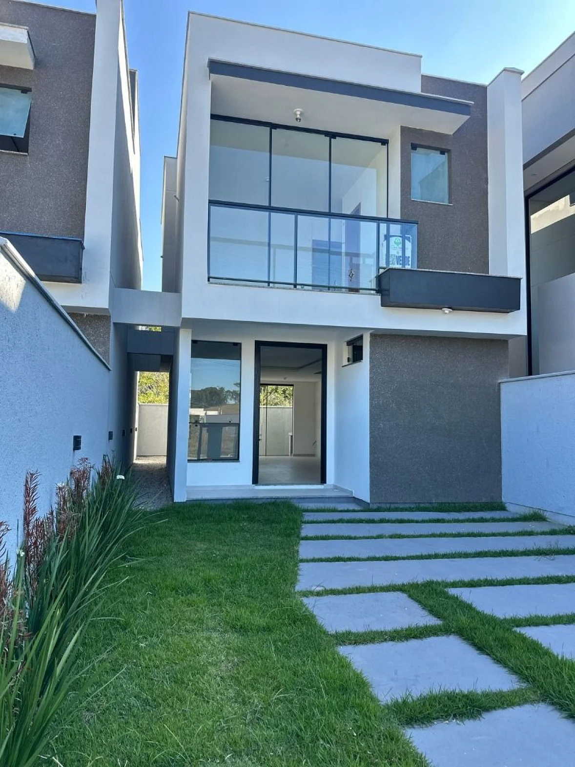 Sobrado geminado em Forquilhas, São José