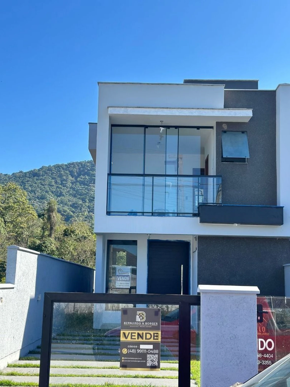 Sobrado geminado em Forquilhas, São José