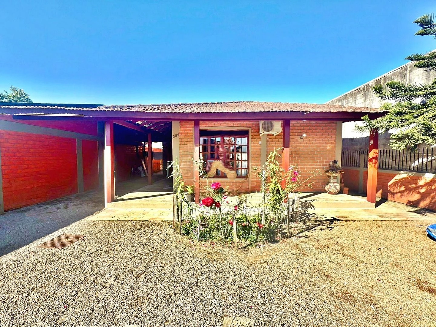 Casa com 3 Dormitórios, 361 m² de Terreno - Palhoça/SC