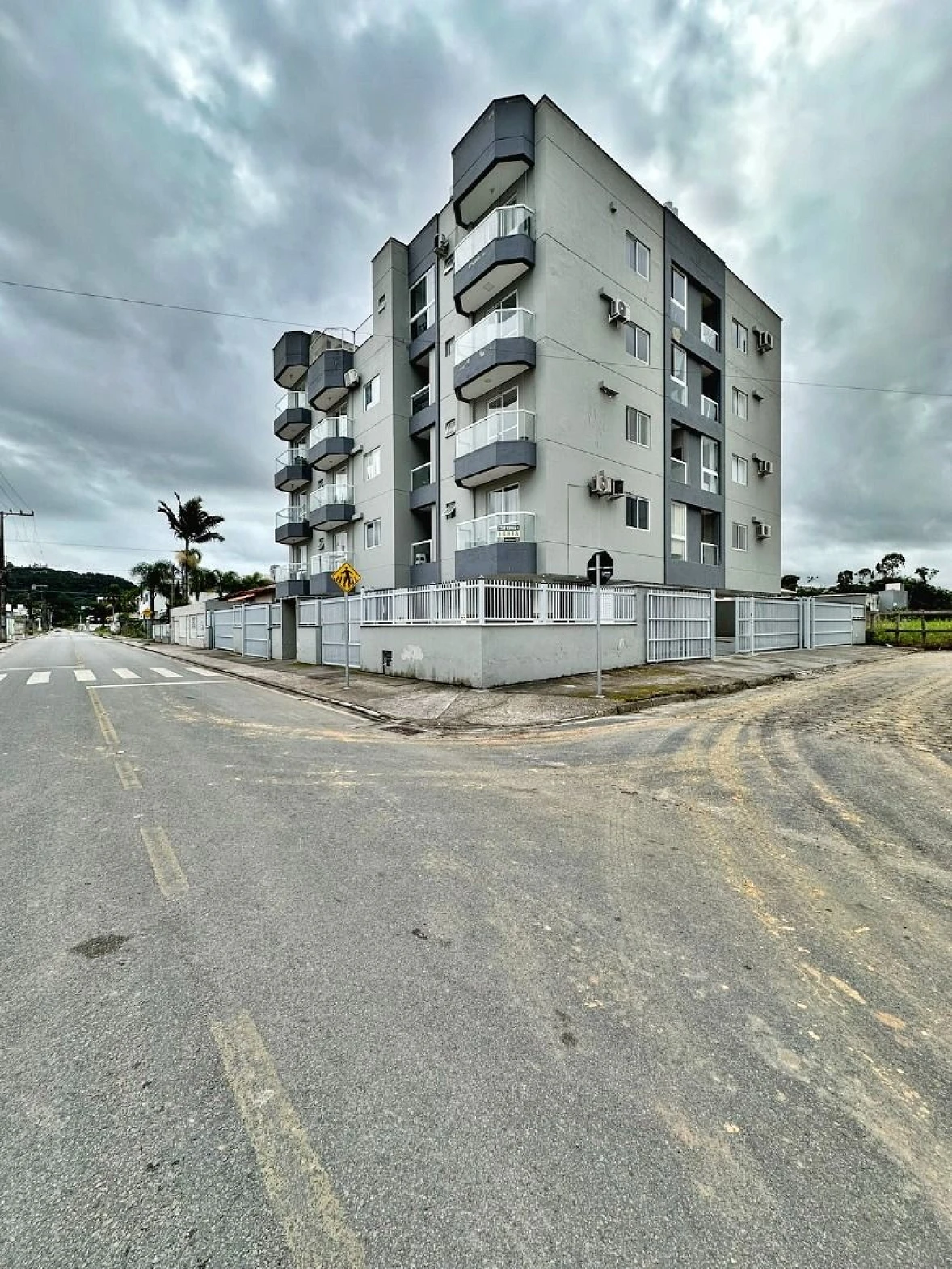 Apto 2 Quartos, 2 Sacadas, 1 Vaga - Aririú - Foto 15