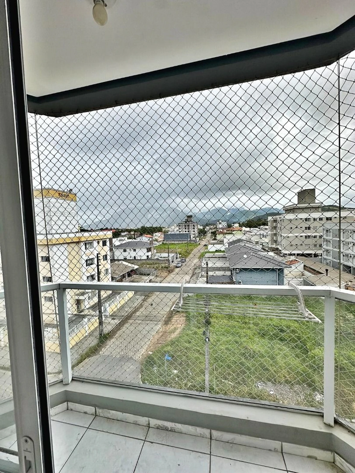 Apto 2 Quartos, 2 Sacadas, 1 Vaga - Aririú - Foto 9