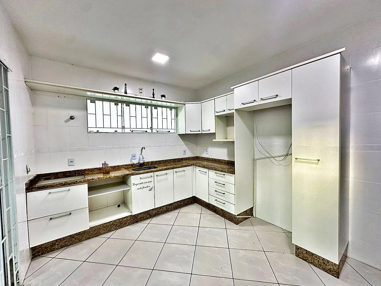 Linda Casa 3 Dorms com Suíte, Bairro Madri, Palhoça/SC - Foto 14