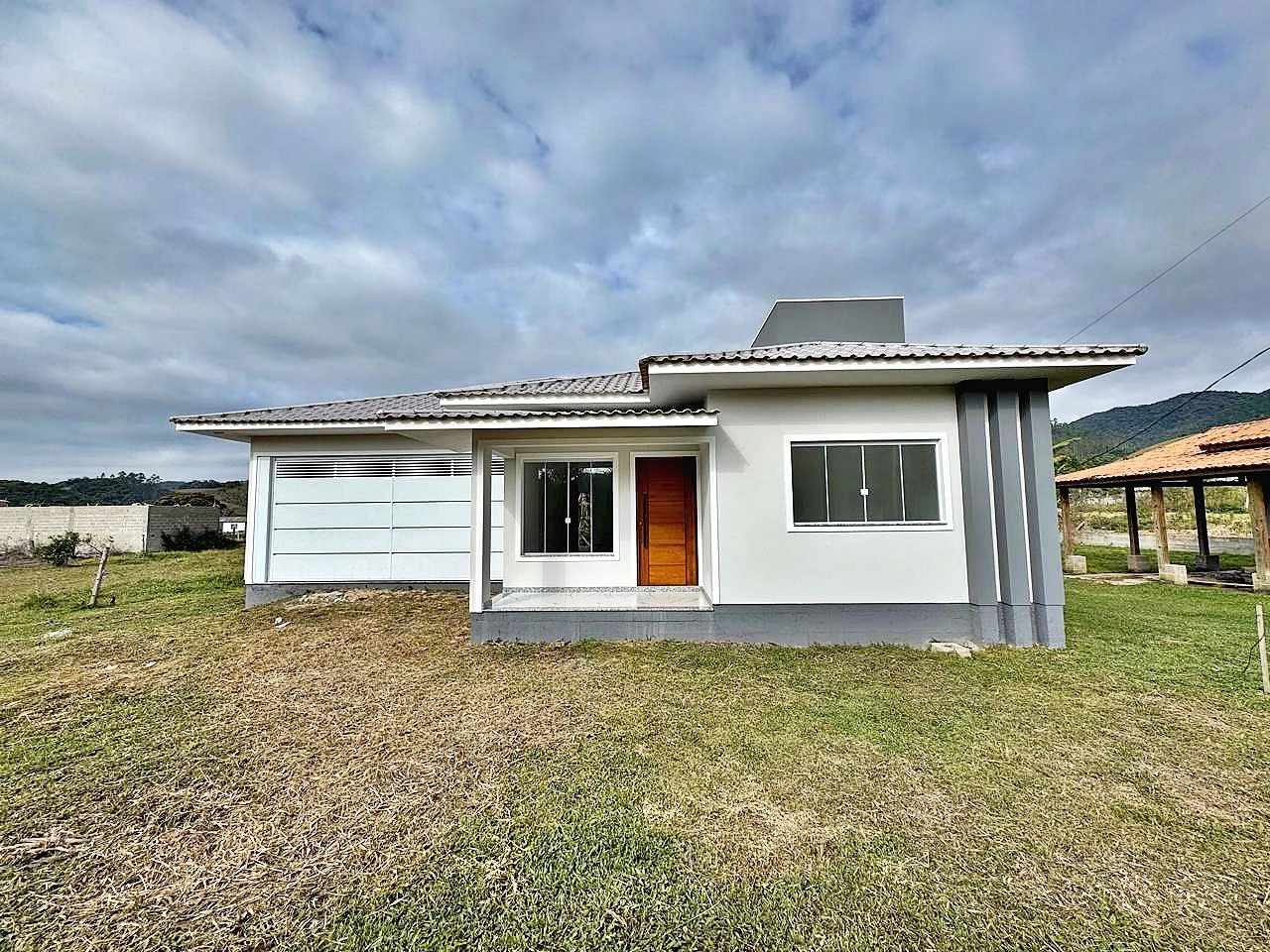 Casa 3 Quartos, 1 Suíte, 2 Vagas - Biguaçú