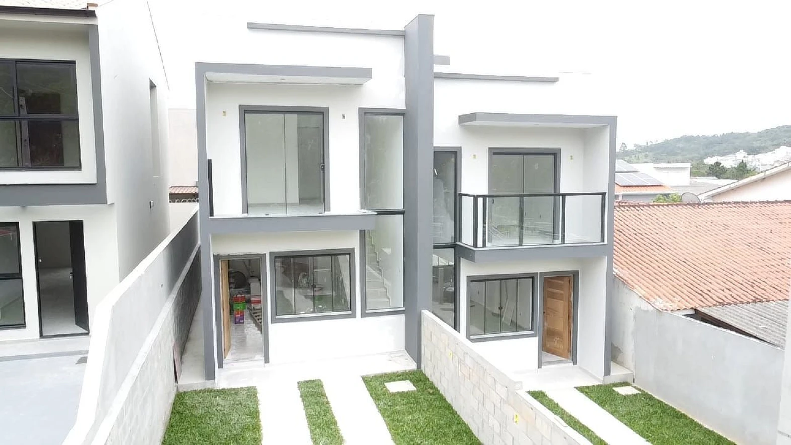 Sobrado geminado em Potecas, São José