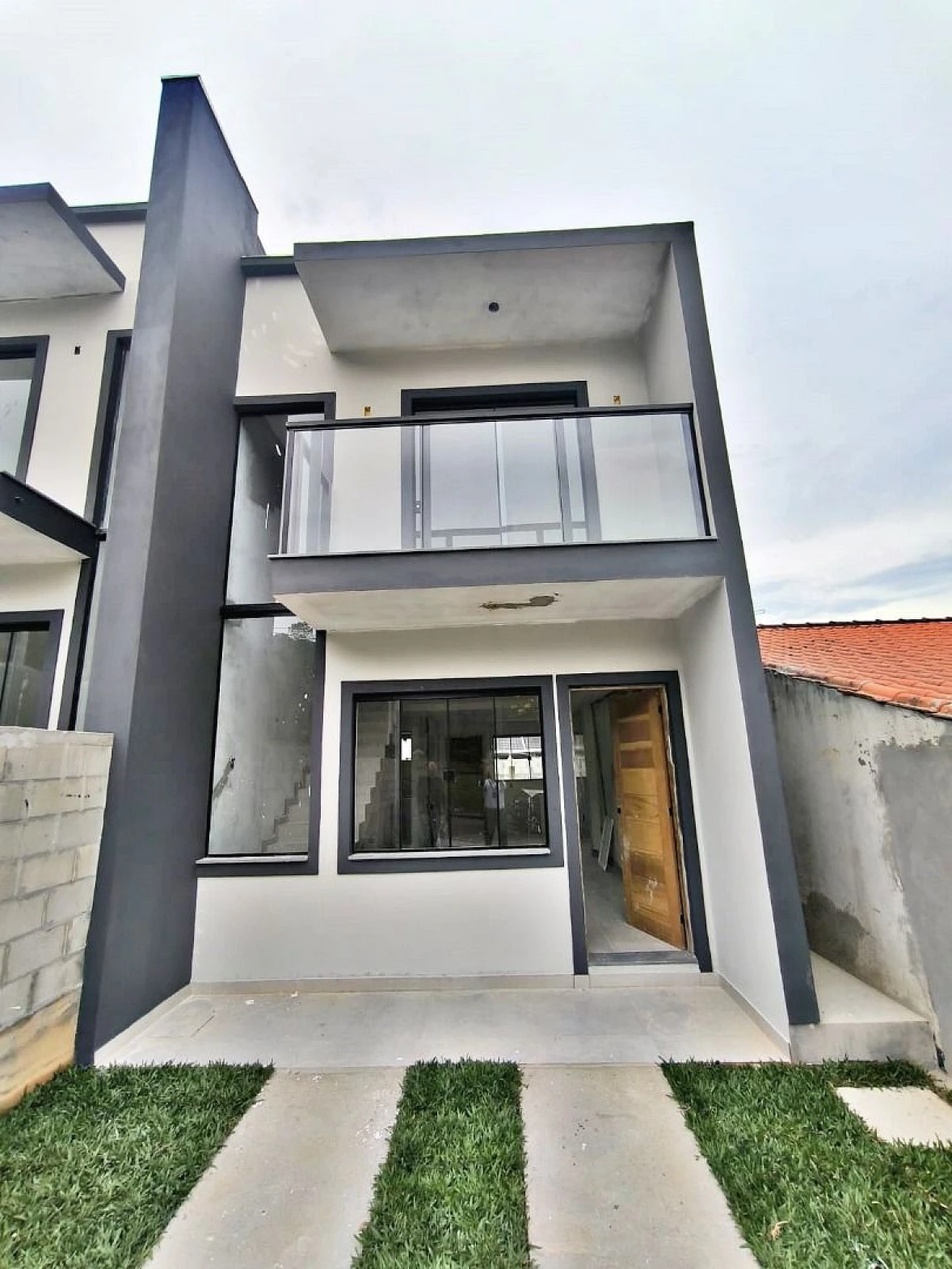 Sobrado geminado em Potecas, São José