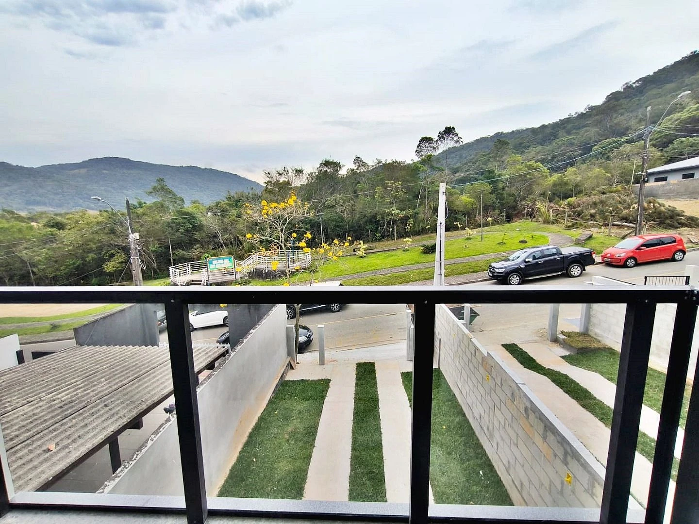 Sobrado geminado em Potecas, São José