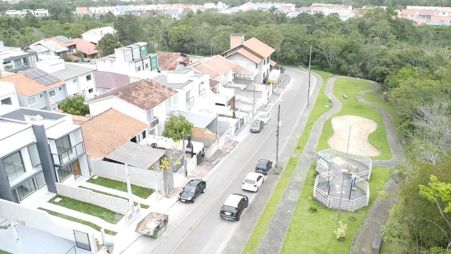 Sobrado geminado em Potecas, São José