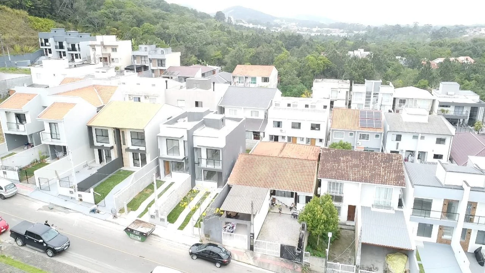 Sobrado geminado em Potecas, São José