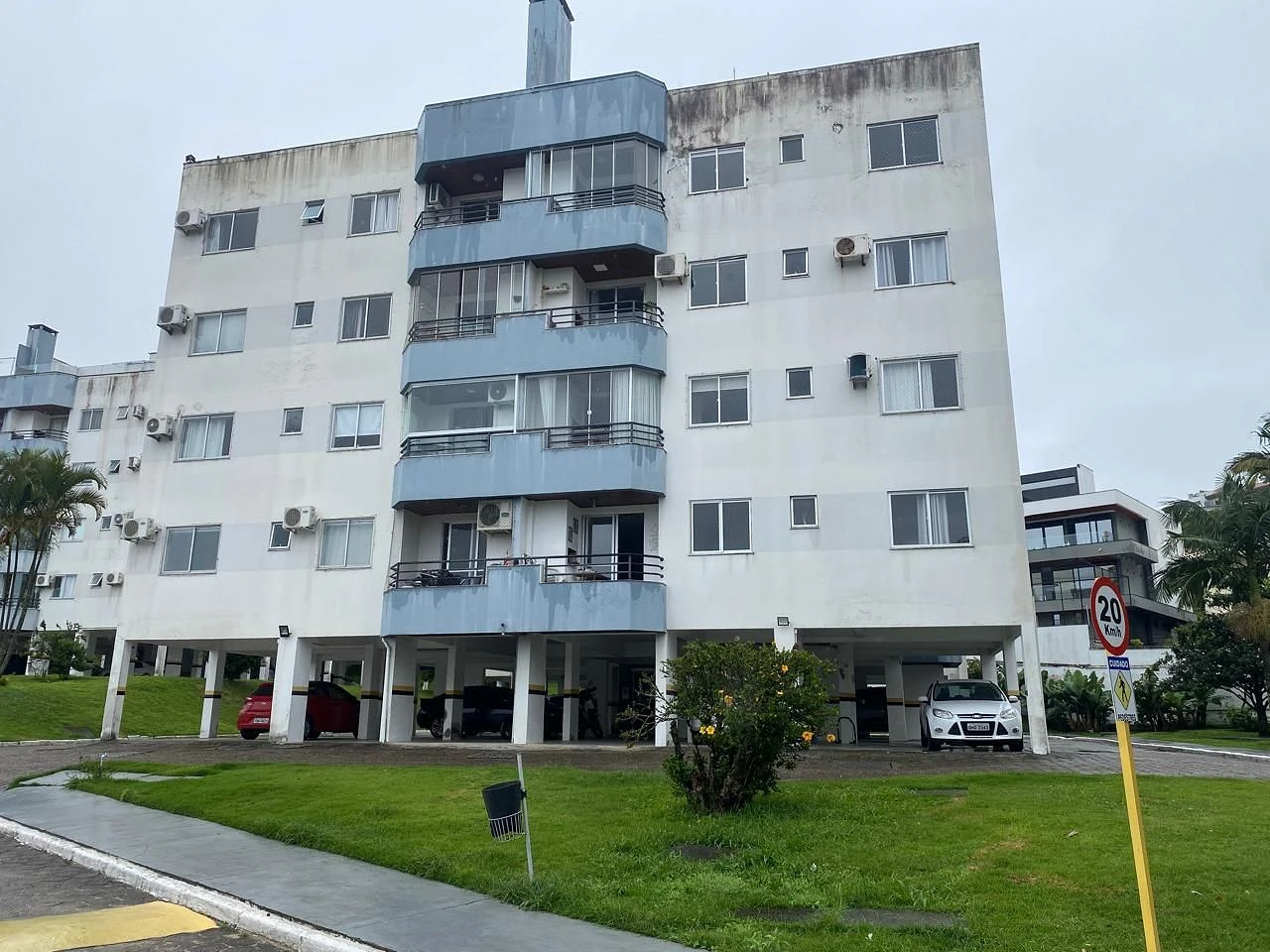 Apartamento 03 Dorms com Suíte e Vaga - São José SC