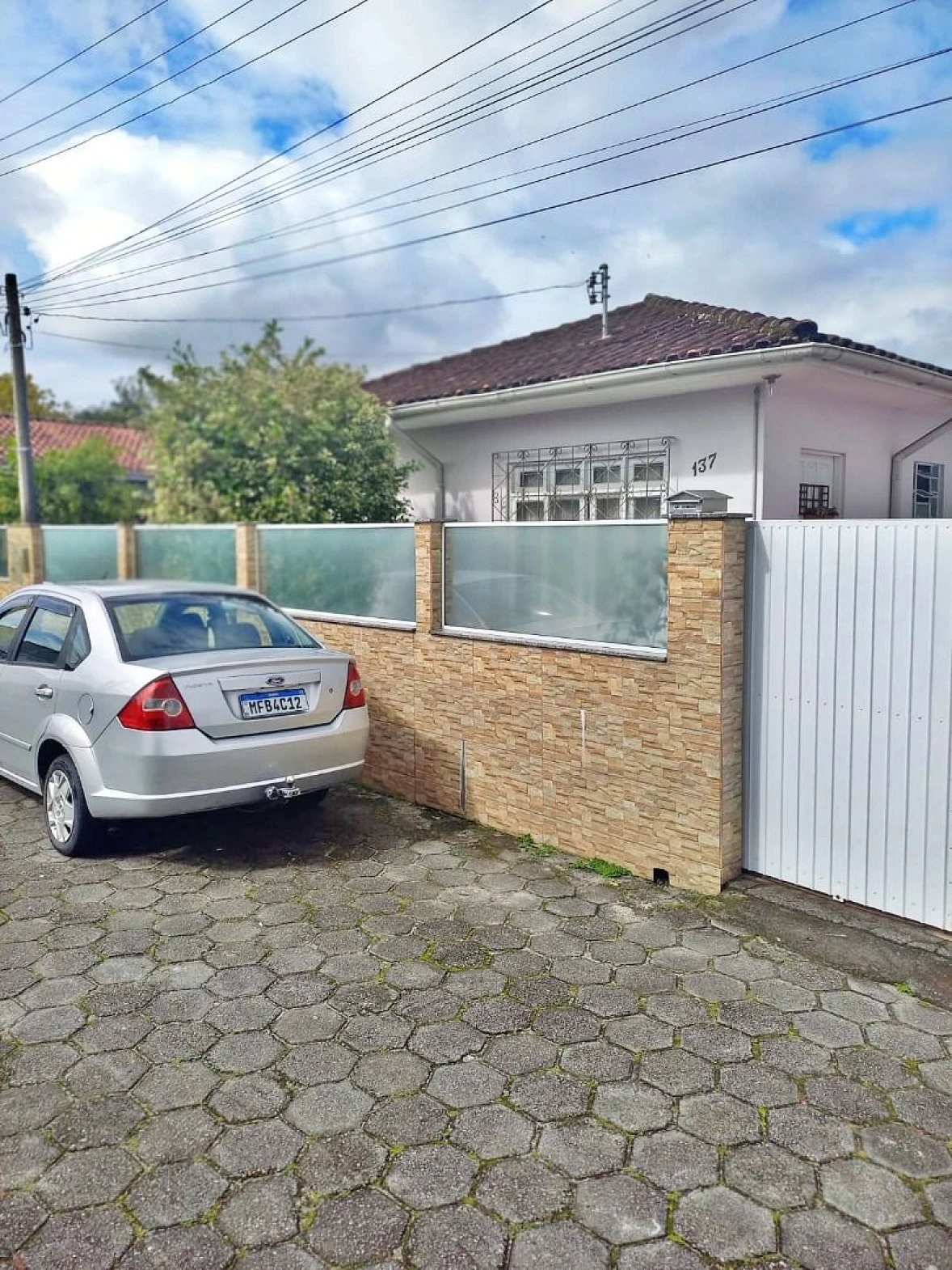 Casa em Fundos, Biguaçu