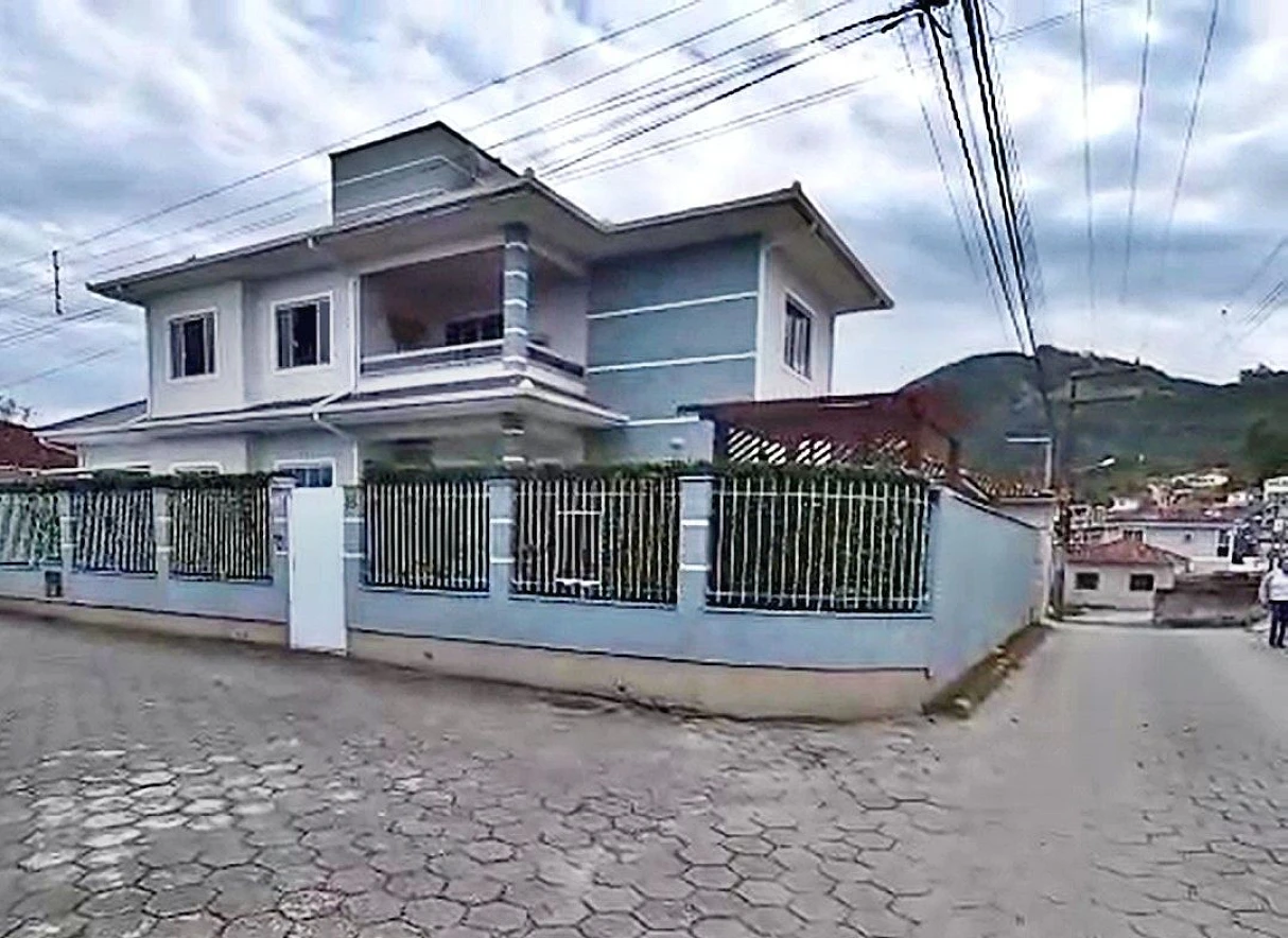 Casa em Fundos, Biguaçu