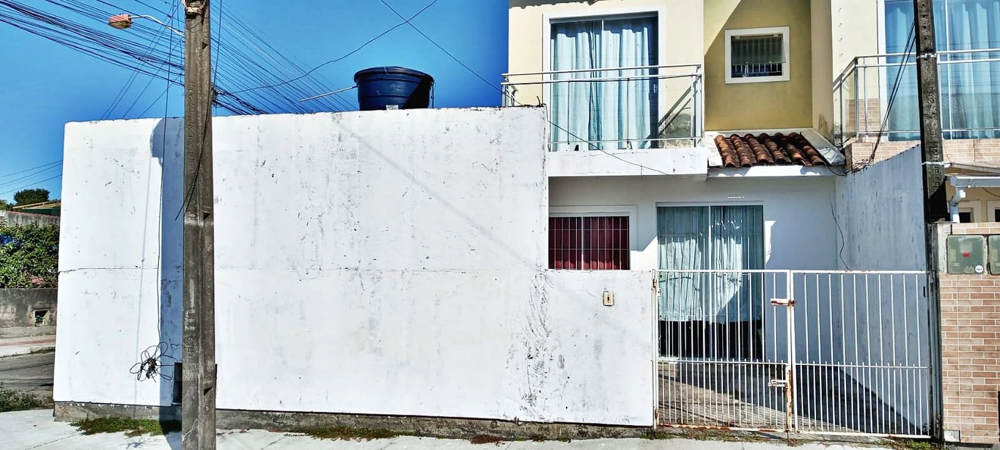 Sobrado geminado em Forquilhas, São José