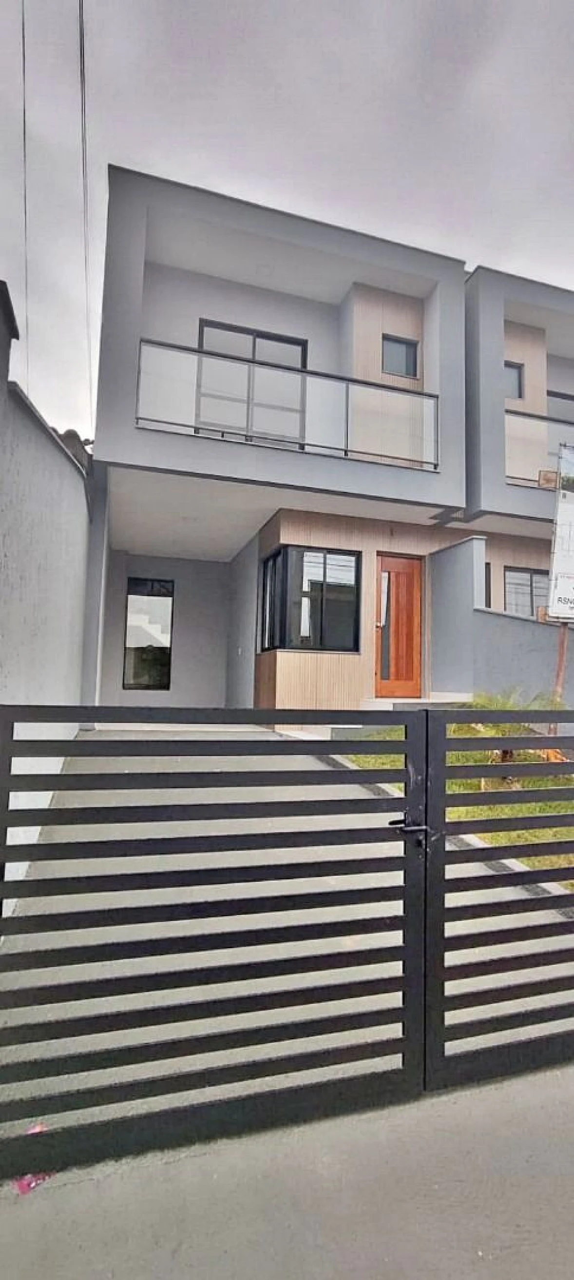 Sobrado geminado em Loteamento Jardins, Palhoça