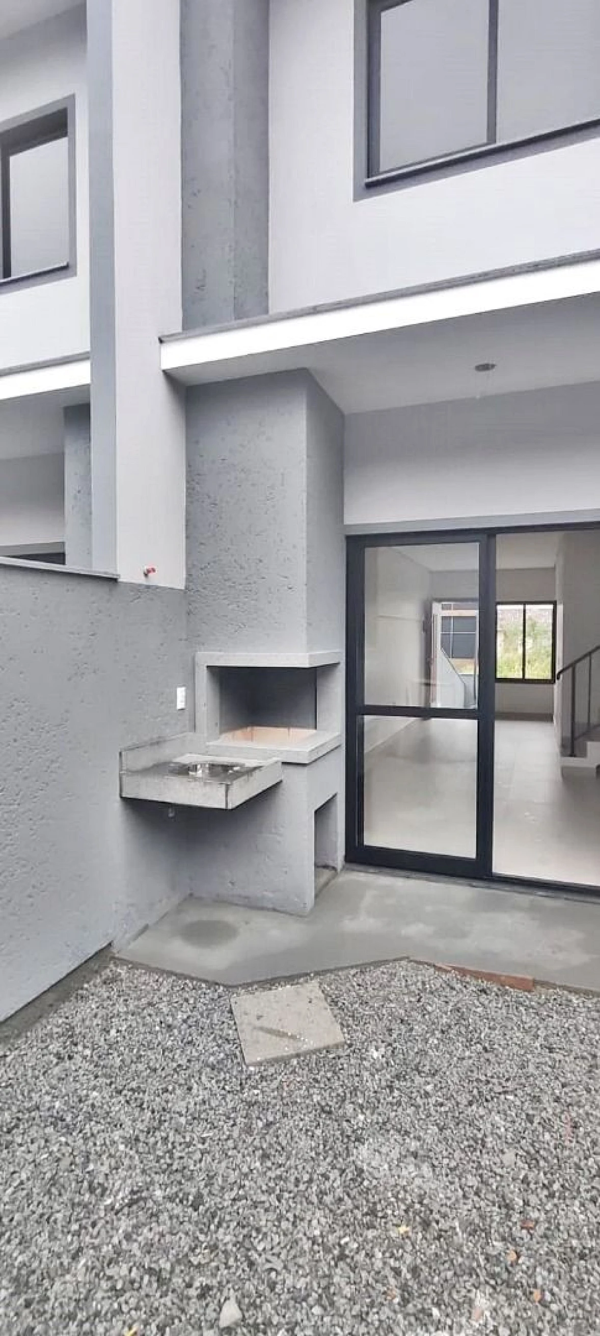 Sobrado geminado em Loteamento Jardins, Palhoça