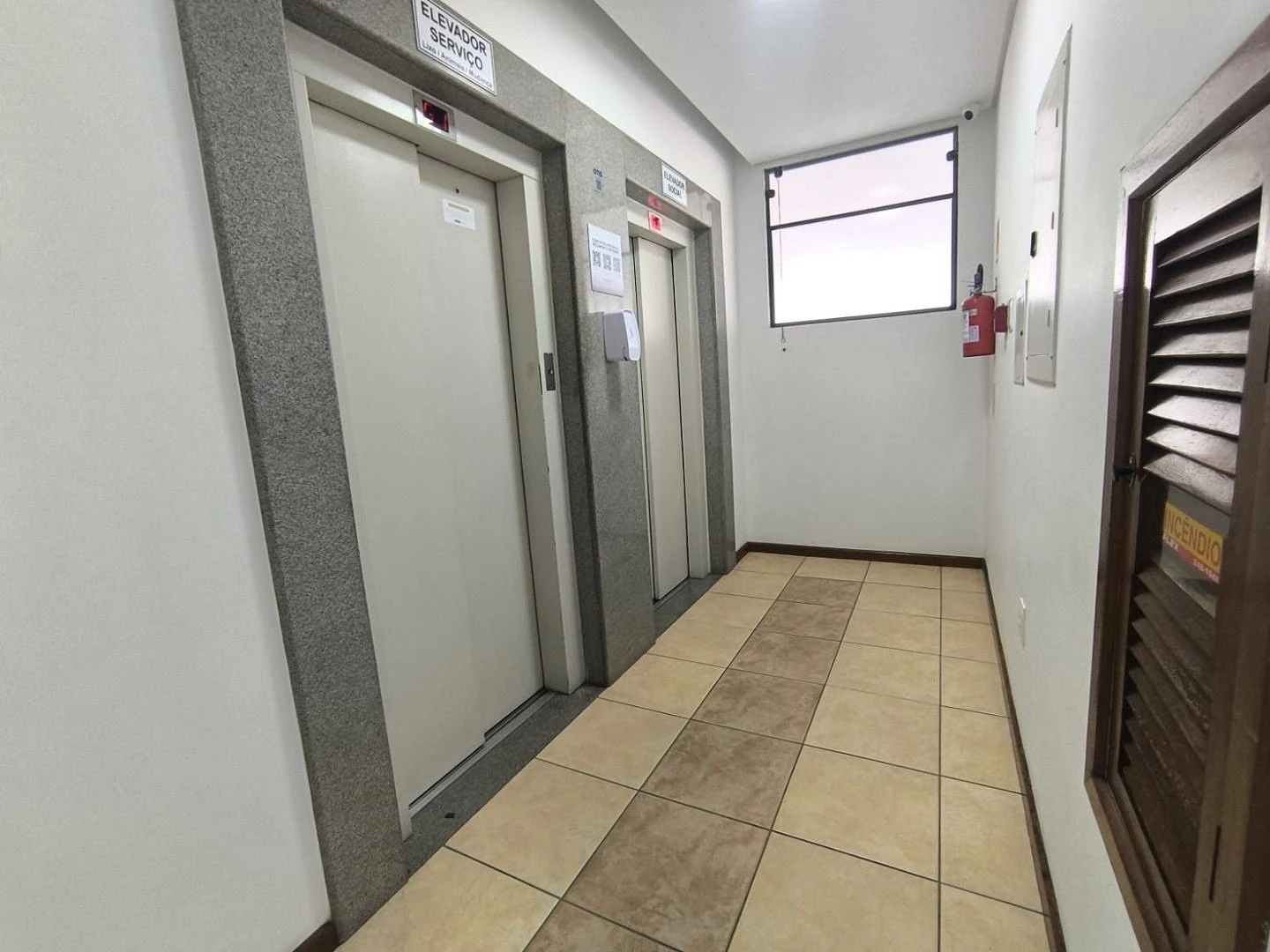 Oportunidade com Vista Mar Definitiva!  Apartamento 02 Dorms com Suíte e 87 m² Barreiros - São José/SC - Foto 12
