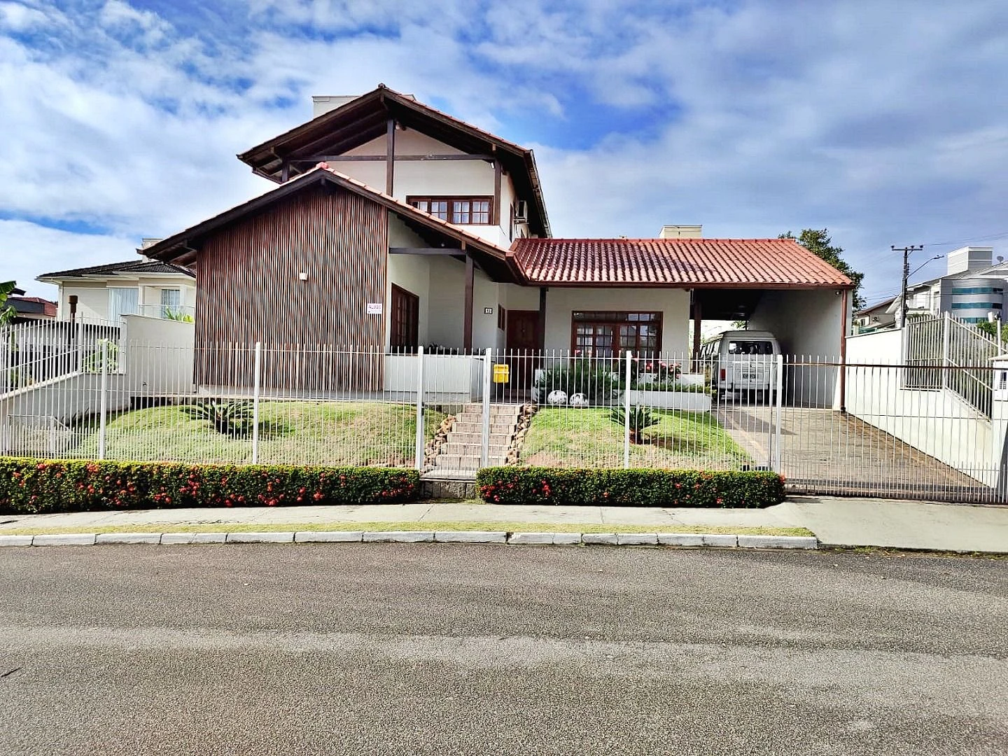 Casa com 3 Dormitórios para Alugar, 250 m² - Cidade Universitária Pedra Branca - Palhoça/SC