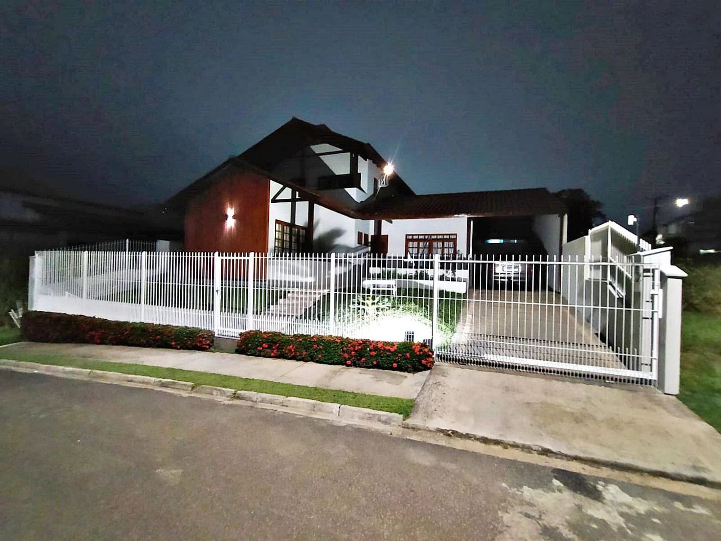 Casa com 3 Dormitórios para Alugar, 250 m² - Cidade Universitária Pedra Branca - Palhoça/SC - Foto 38