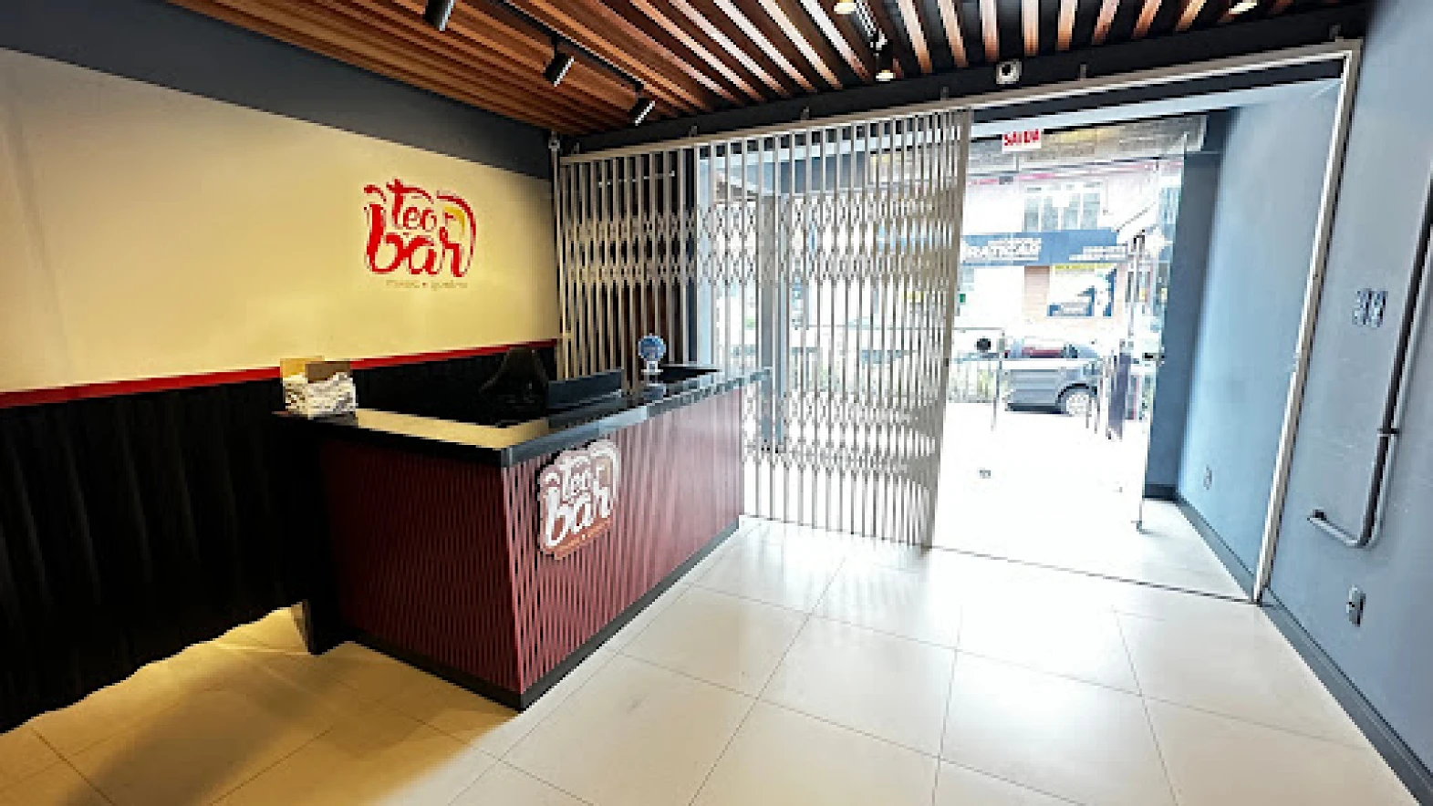 Loja térrea em Kobrasol, São José