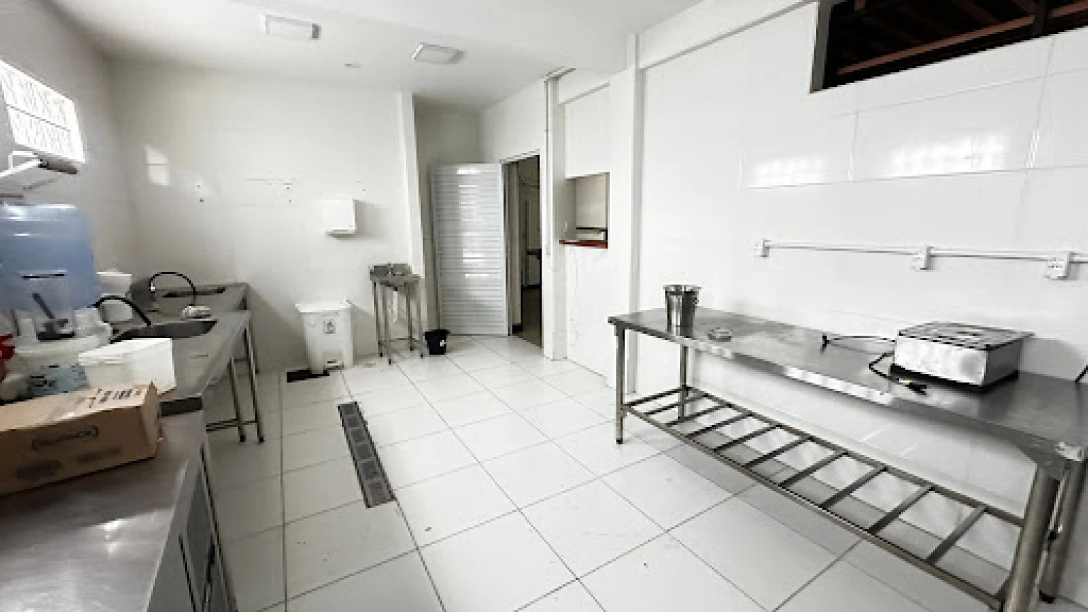 Loja térrea em Kobrasol, São José