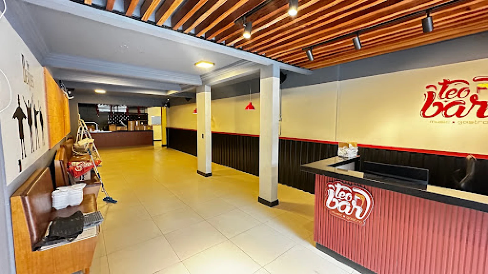 Loja térrea em Kobrasol, São José