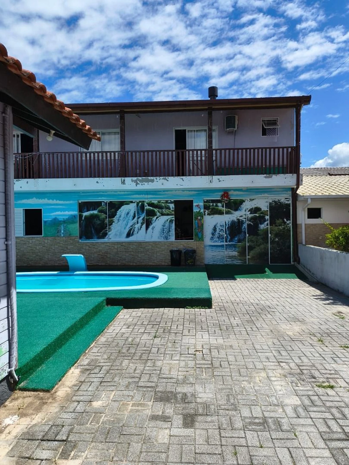 Casa e Edicula com 5 Dormitórios, sendo Suíte,  Area Gourmet e Churrasqueira