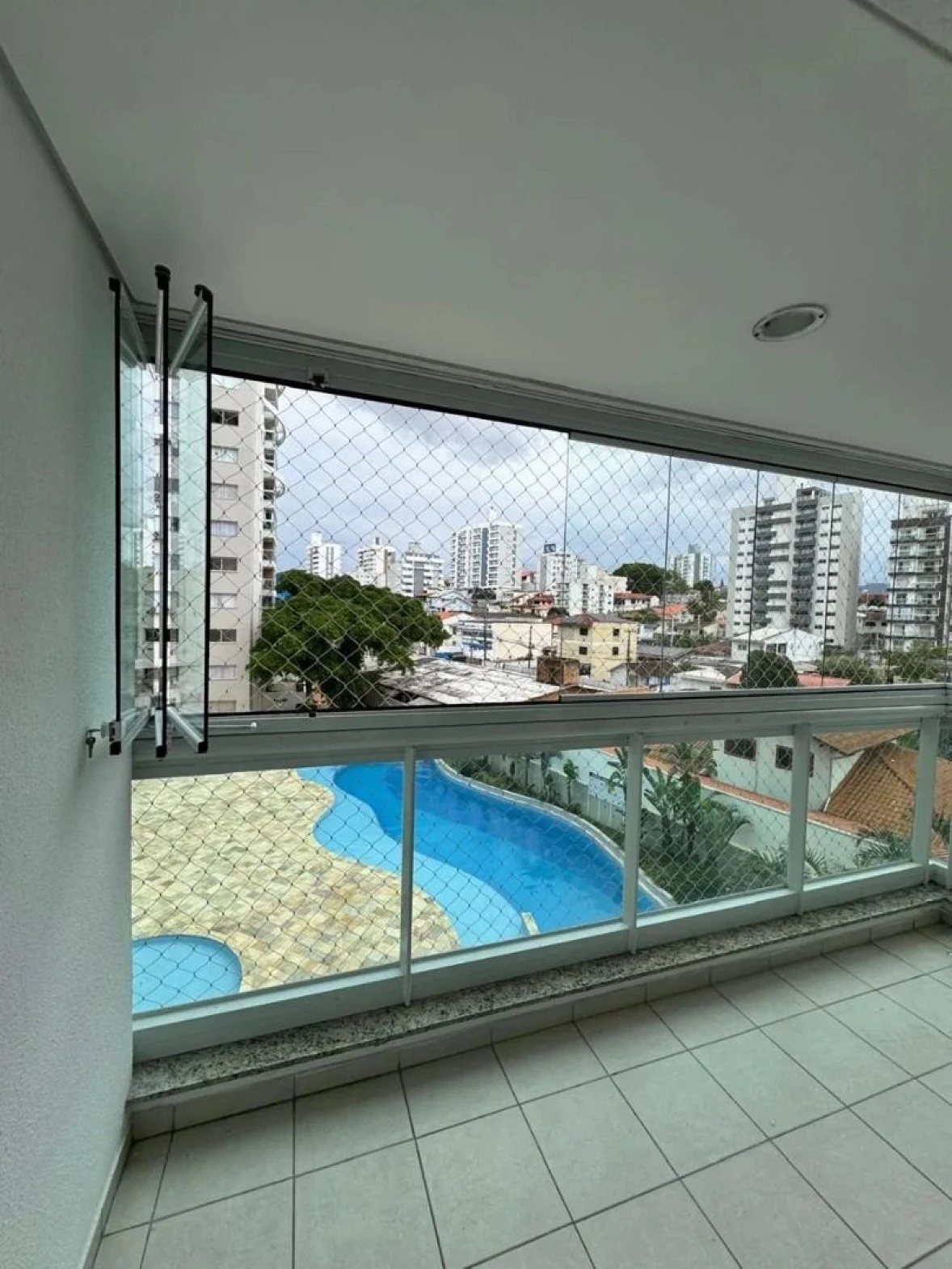 Apartamento 02 Dorms com Suíte e Vaga em Condomínio Club - Barreiros - São José/SC - Foto 6