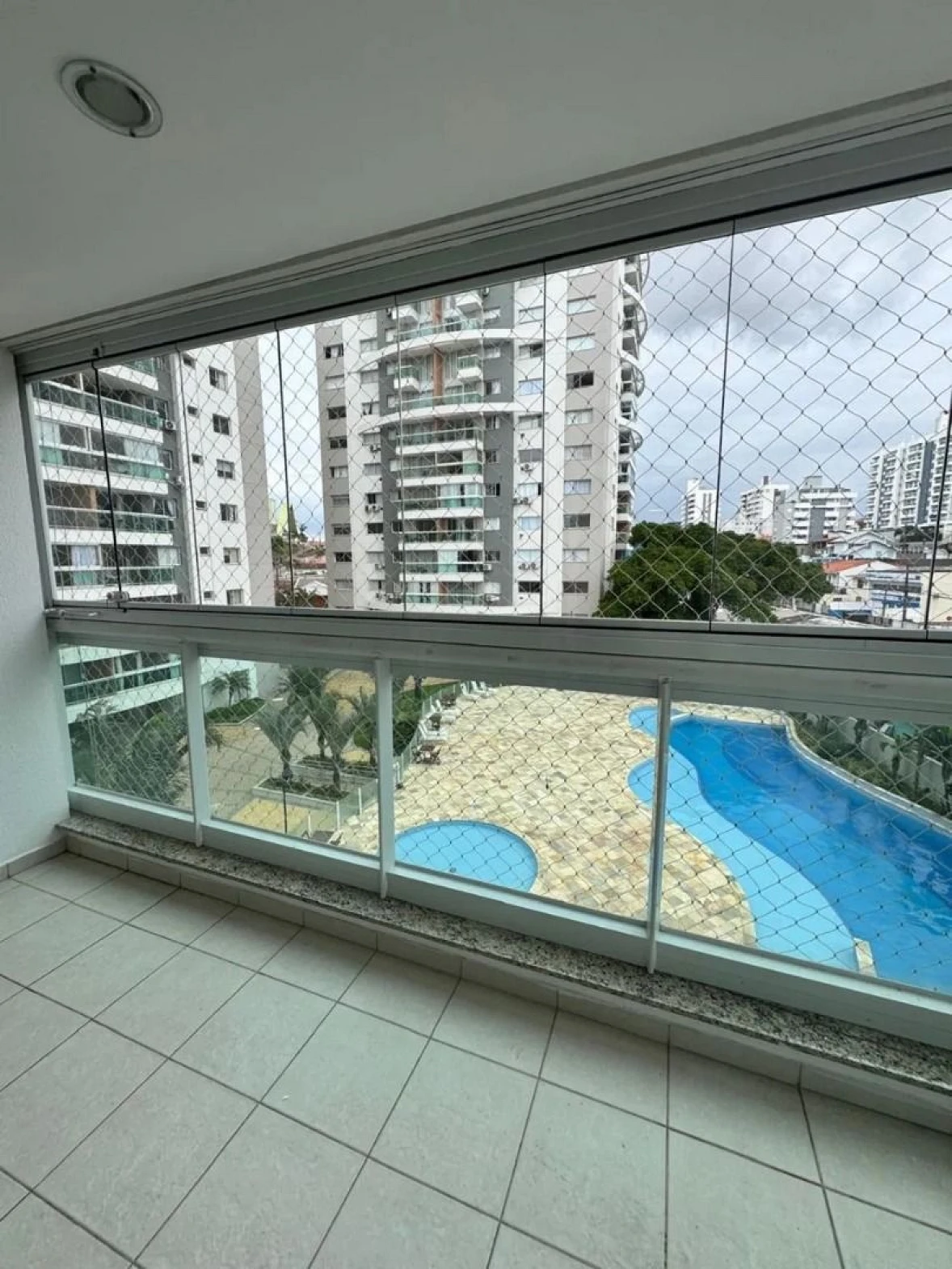 Apartamento 02 Dorms com Suíte e Vaga em Condomínio Club - Barreiros - São José/SC - Foto 7