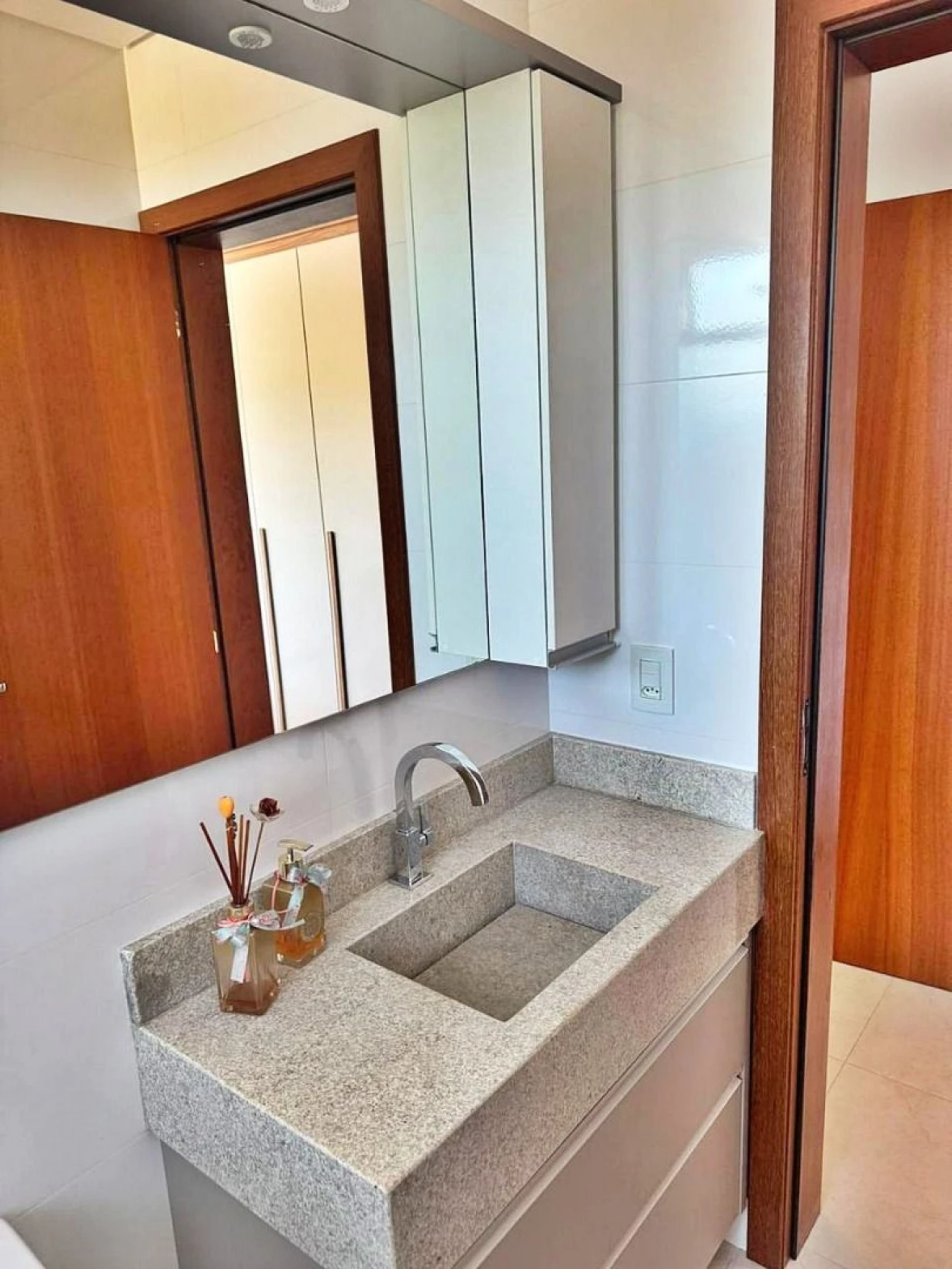 Apto 2 Quartos, 1 Suíte, 2 Vagas - Villa Becker - Foto 17