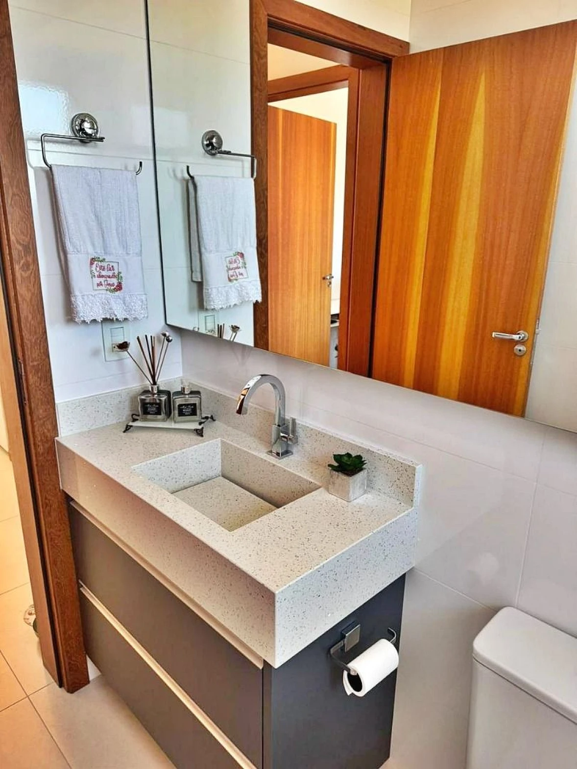 Apto 2 Quartos, 1 Suíte, 2 Vagas - Villa Becker - Foto 18