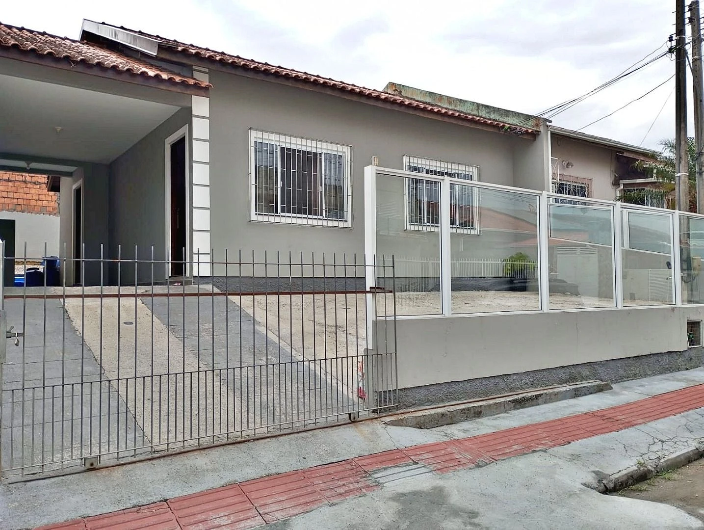 Casa 2 Quartos, 3 Vagas, Escritura - Forquilhas