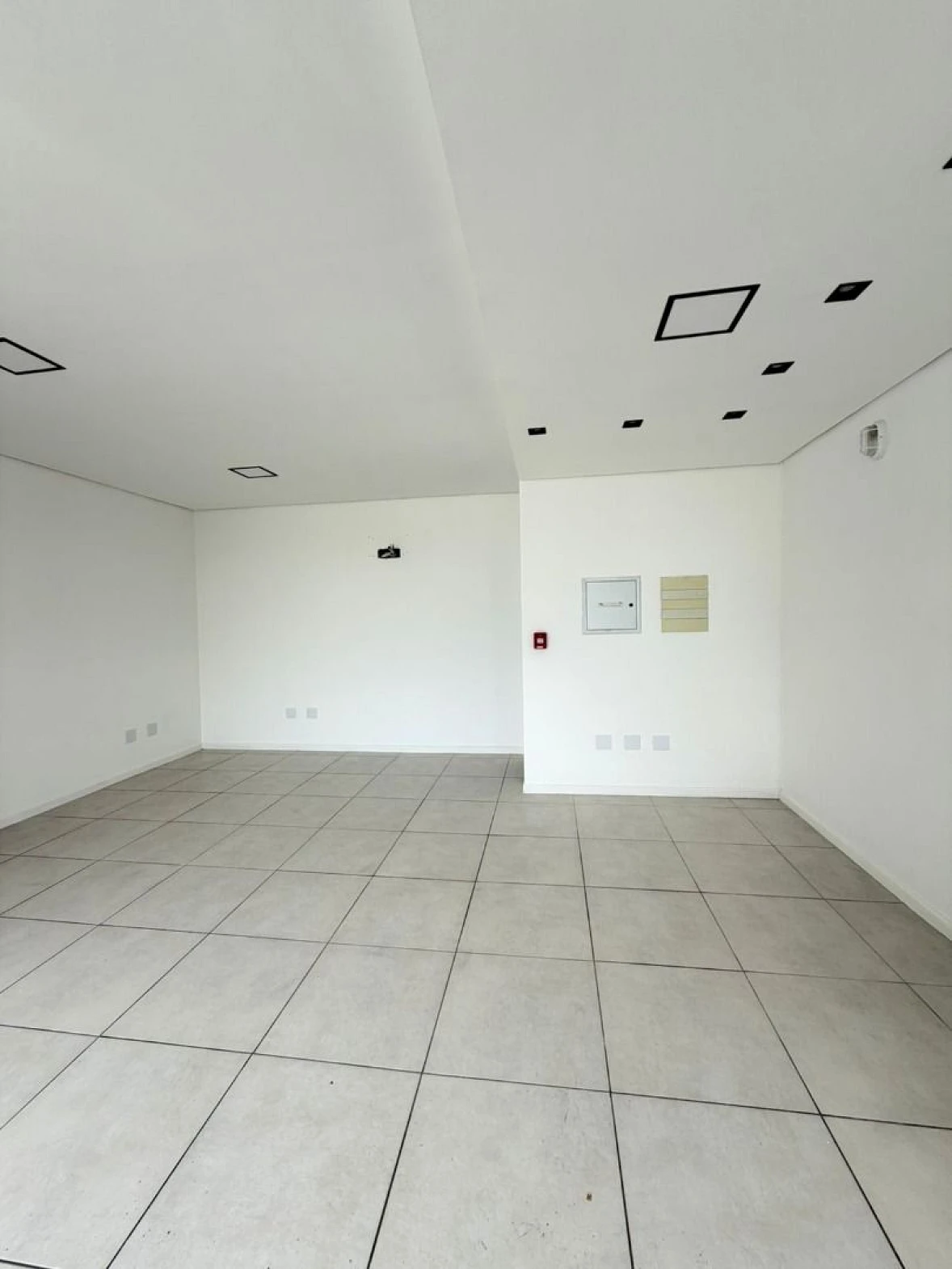 Loja Comercial Térrea, Disponível para Venda, com Vitrine para Rua, no Bairro Pagani, Palhoça/SC - Foto 10