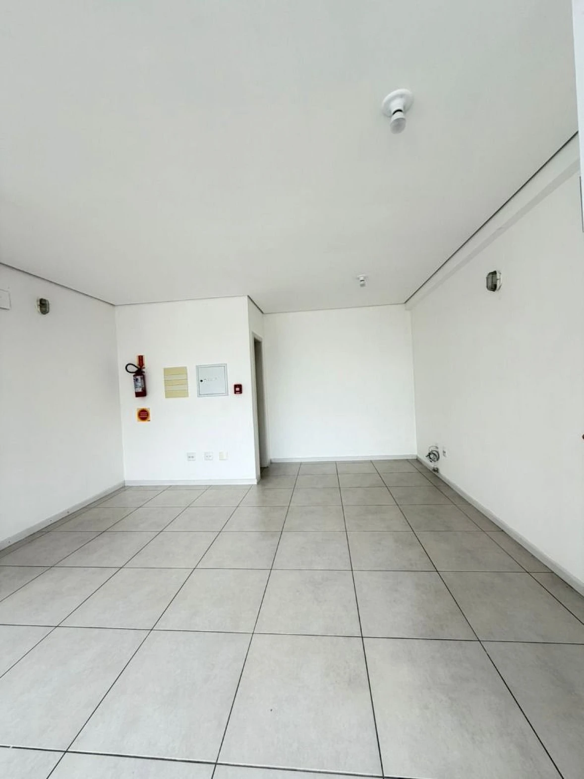 Loja Comercial Térrea, Disponível para Venda, com Vitrine para Rua, no Bairro Pagani, Palhoça/SC - Foto 7