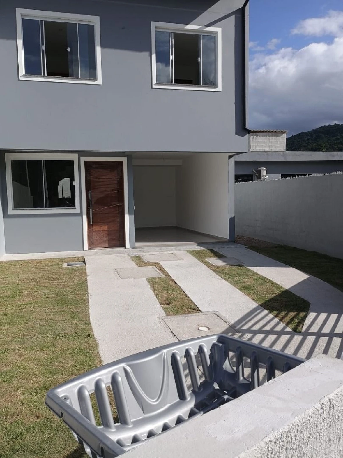 Sobrado geminado em Forquilhas, São José