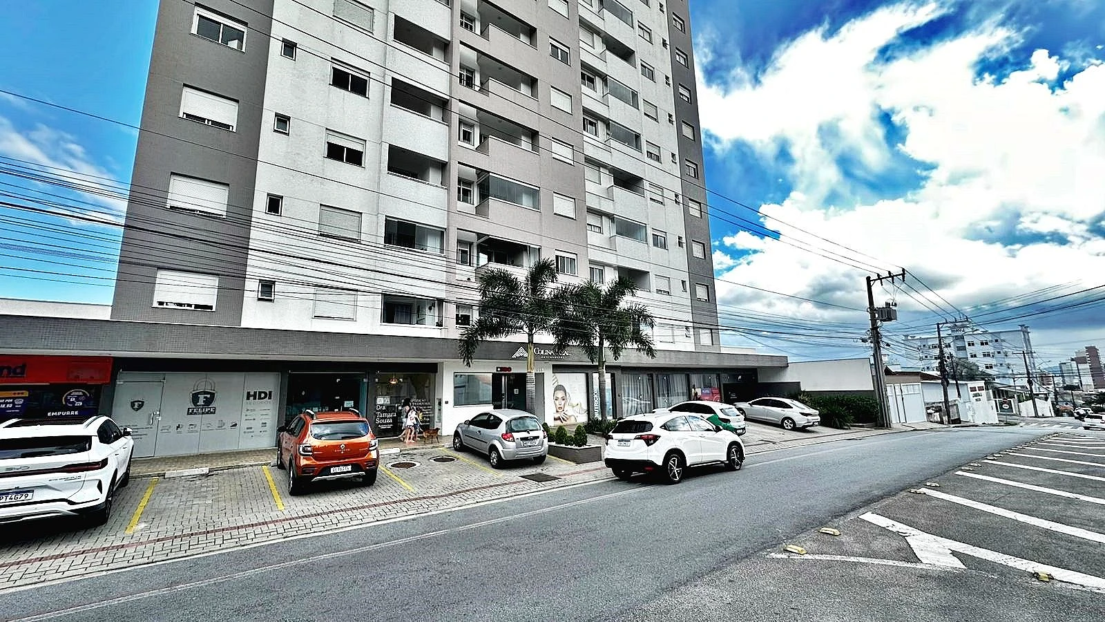 Apartamento Mobiliado com 2 Dorms com Suíte e Vaga - Barreiros - São José/SC