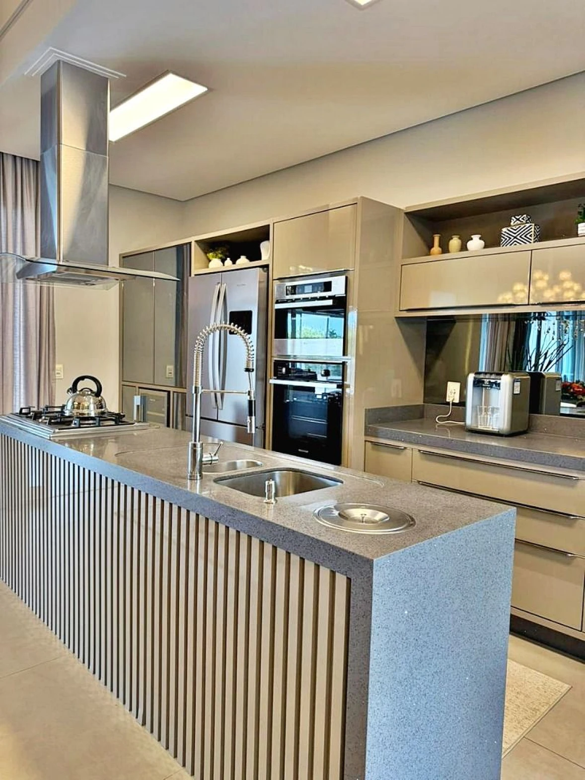 Casa de Alto Padrão Disponível Venda, Condomínio Residencial Quinta dos Guimarães, 3 Suítes, Amplo Espaço de Terreno, Jardim e Etc; - Foto 12