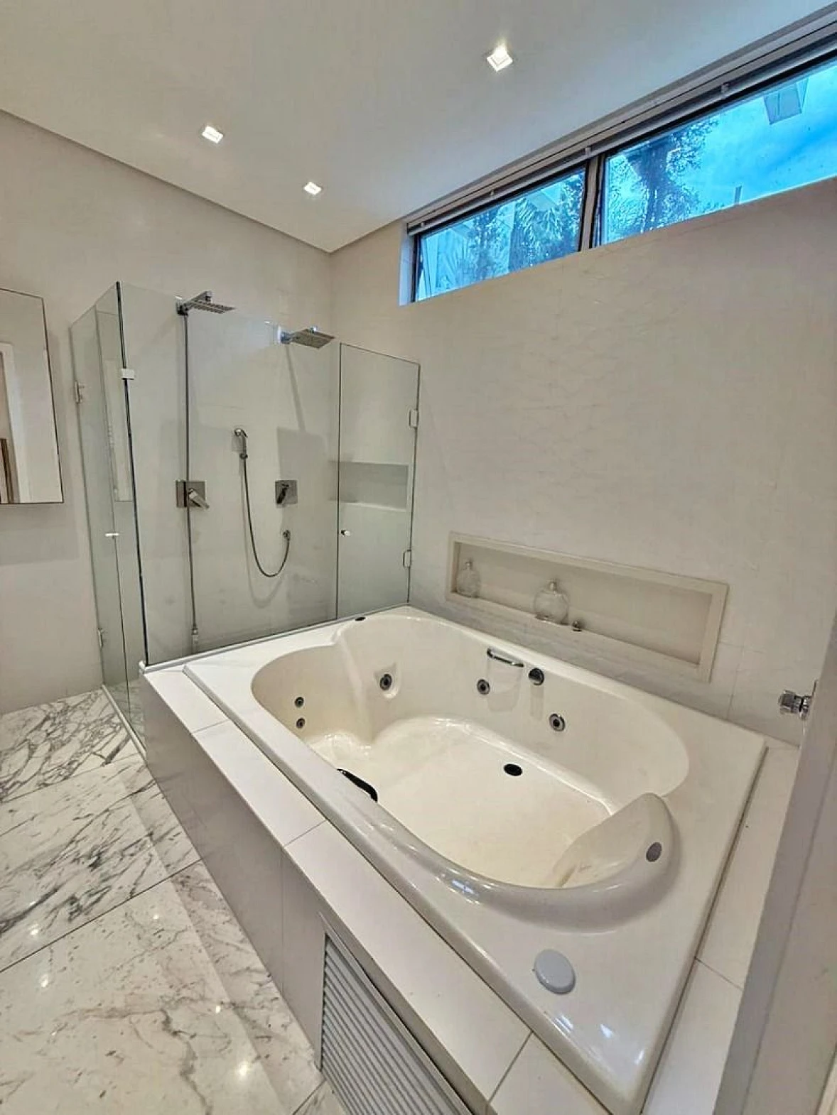 Casa de Alto Padrão Disponível Venda, Condomínio Residencial Quinta dos Guimarães, 3 Suítes, Amplo Espaço de Terreno, Jardim e Etc; - Foto 19