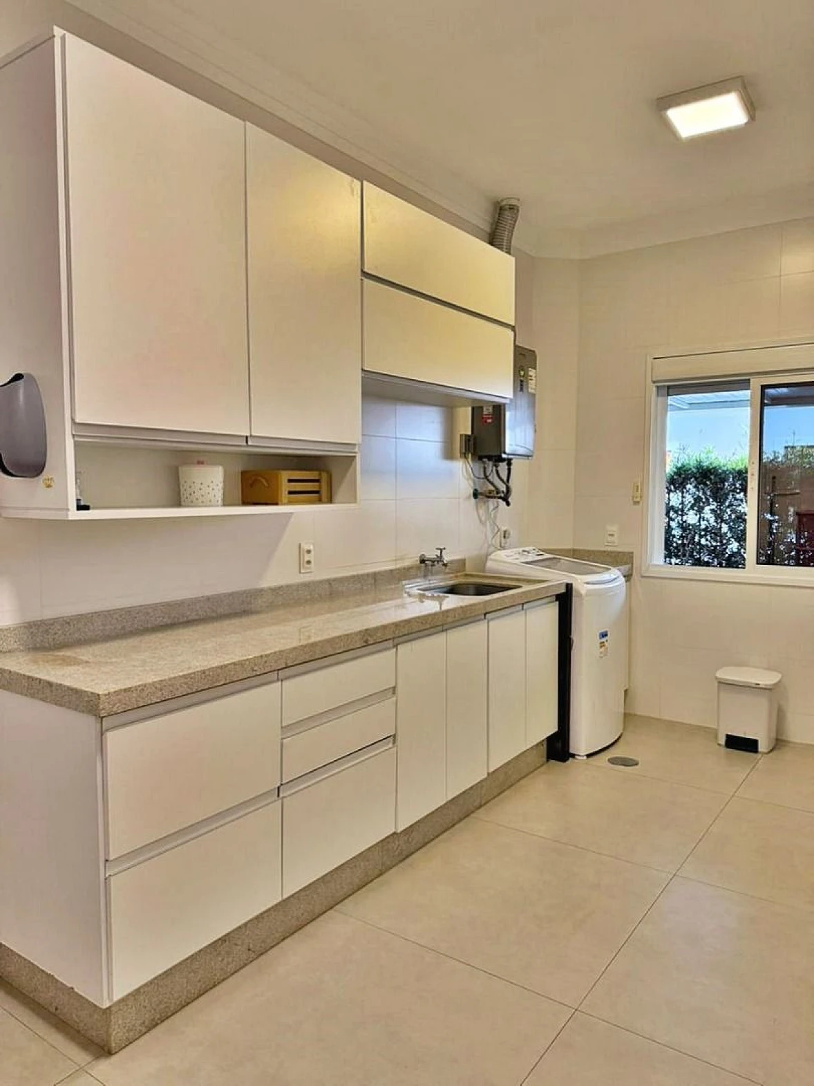 Casa de Alto Padrão Disponível Venda, Condomínio Residencial Quinta dos Guimarães, 3 Suítes, Amplo Espaço de Terreno, Jardim e Etc; - Foto 33