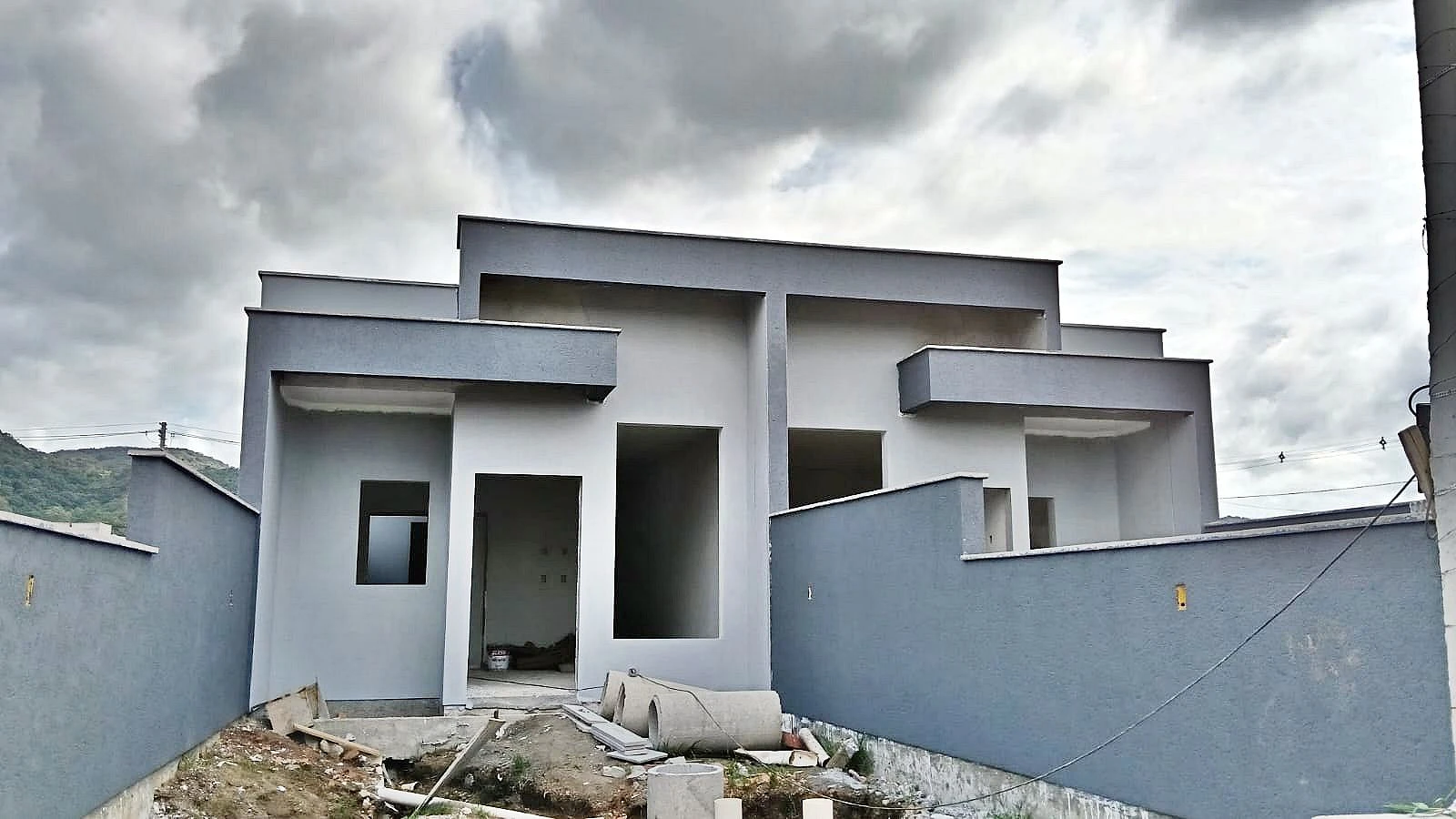 Casa 2 Quartos, 1 Suíte, 2 Vagas, Escritura - Forquilhas