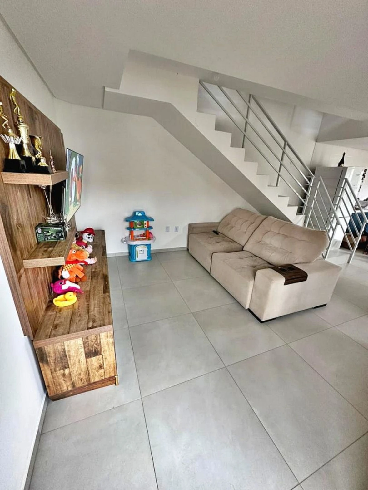 Sobrado geminado em Potecas, São José