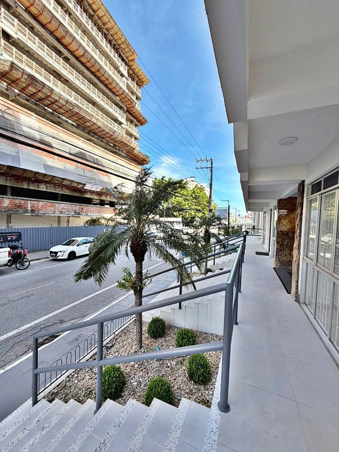 Loja térrea em Kobrasol, São José