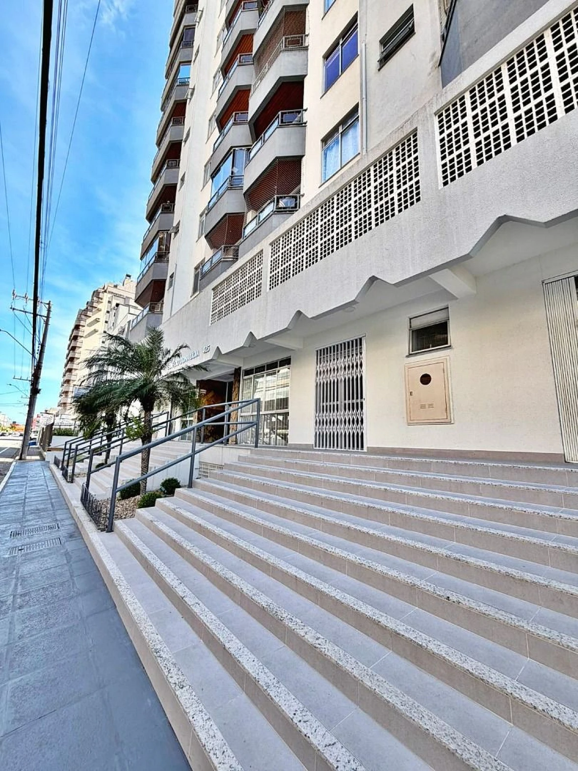 Loja térrea em Kobrasol, São José