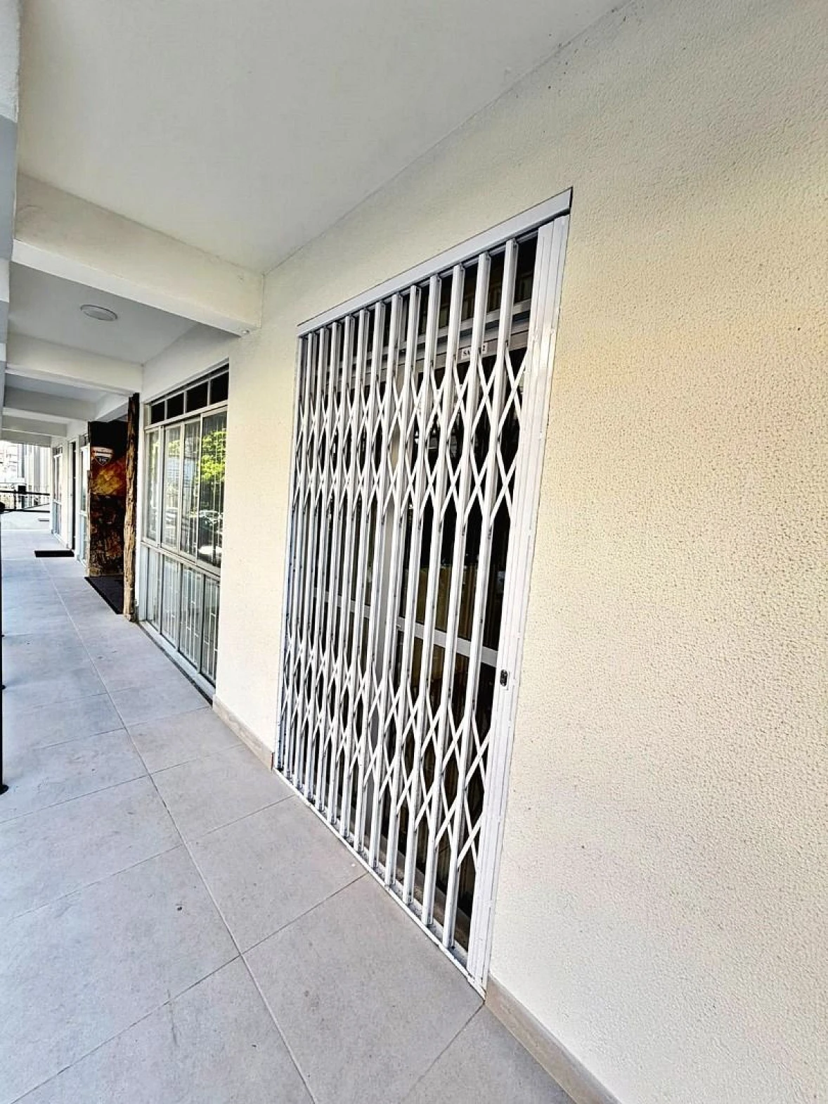 Loja térrea em Kobrasol, São José