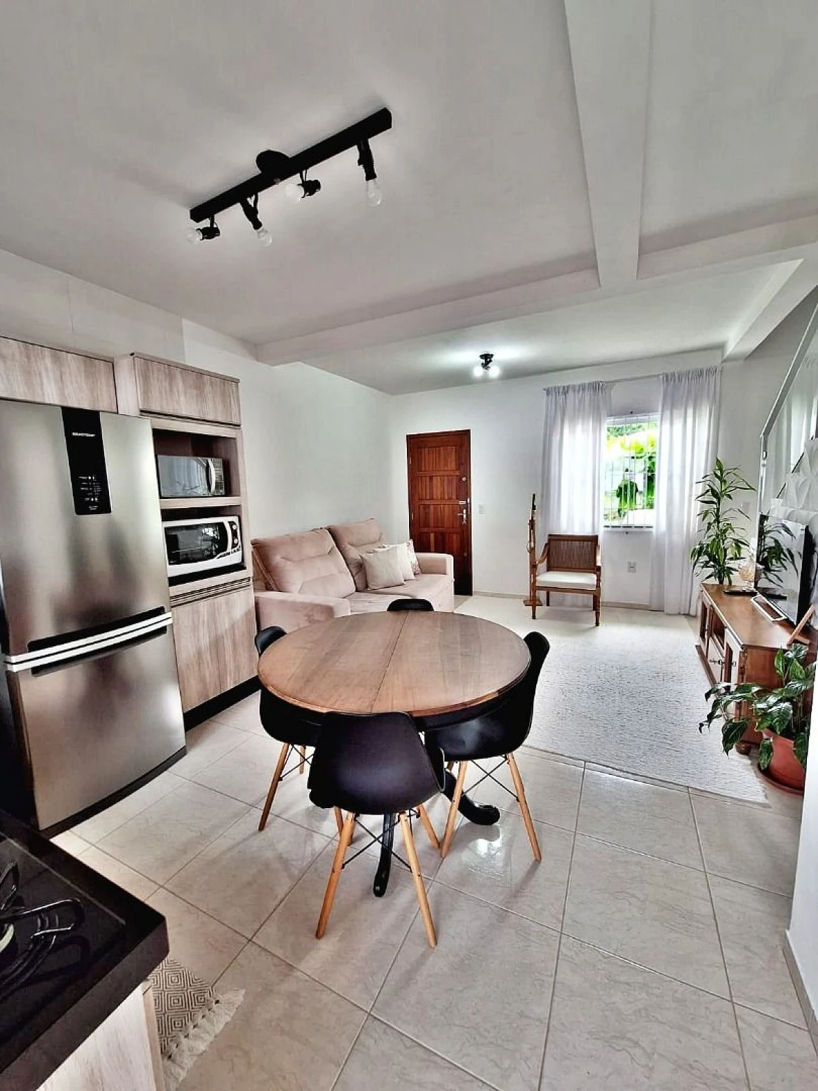 Sobrado geminado em Forquilhas, São José