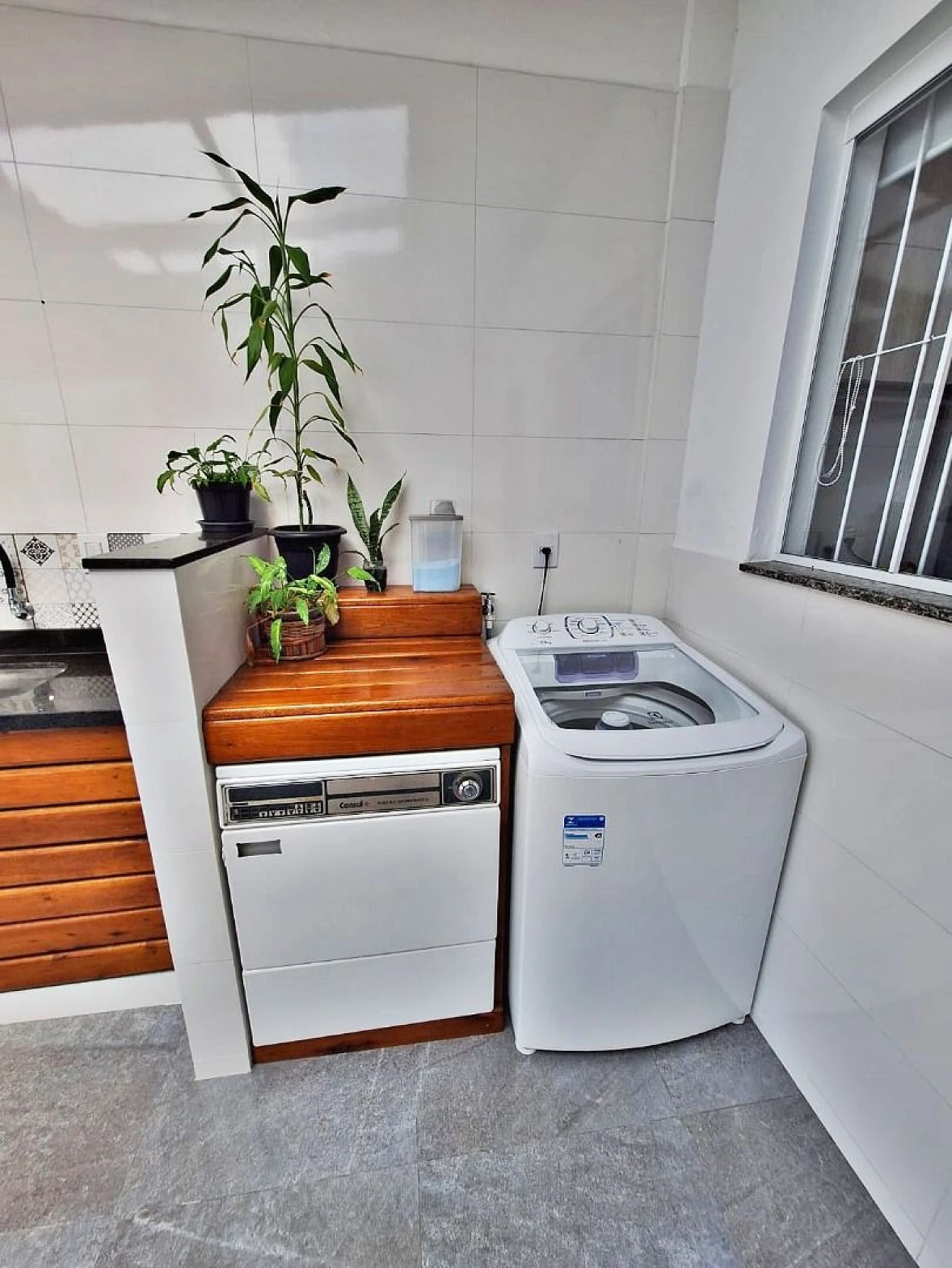 Sobrado geminado em Forquilhas, São José